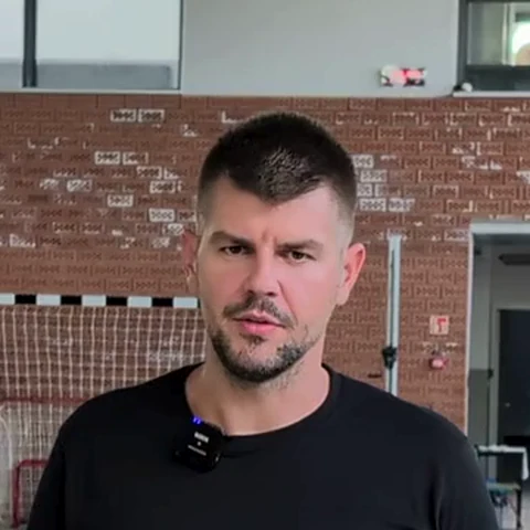 András